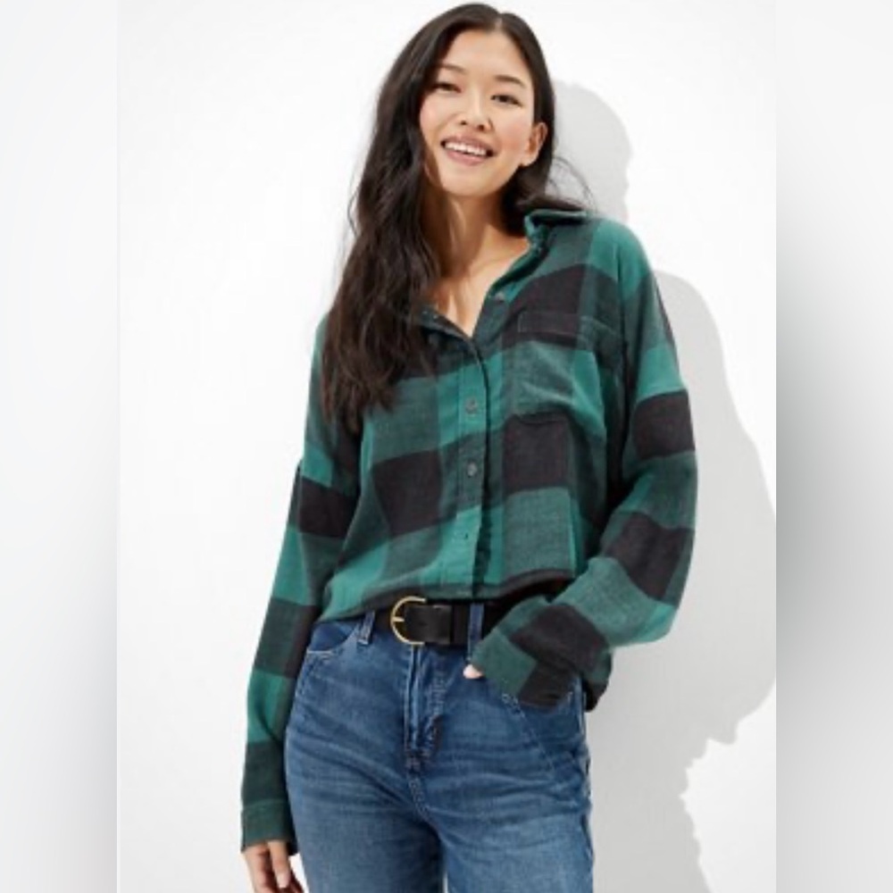 American Eagle Green & black Cropped Flannel size M
